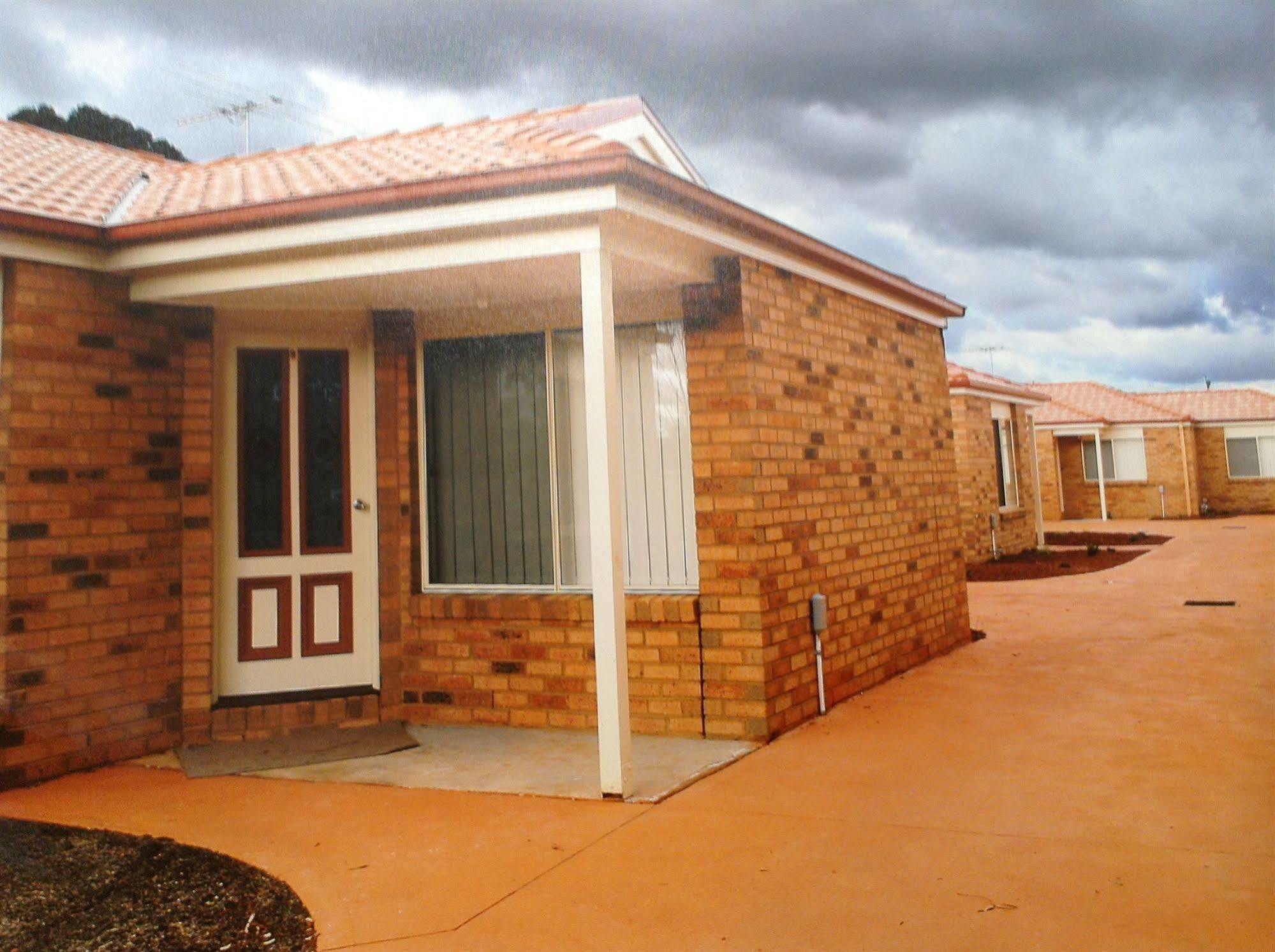Melton Motor Inn And Apartments Dış mekan fotoğraf